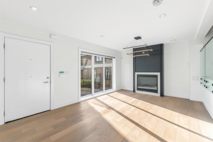 Photo 2 at 7355 Oak Street, South Granville, Vancouver West