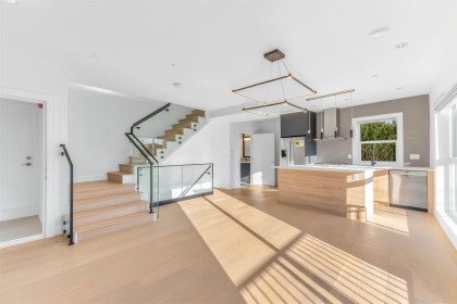 Photo 3 at 7359 Oak Street, South Granville, Vancouver West