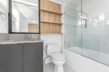 Photo 9 at 7359 Oak Street, South Granville, Vancouver West