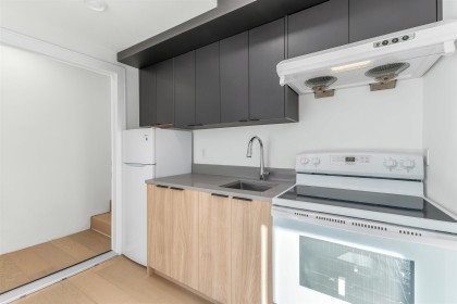 Photo 11 at 7359 Oak Street, South Granville, Vancouver West