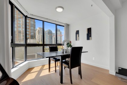 Photo 7 at 801 - 488 Helmcken Street, Yaletown, Vancouver West