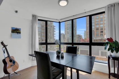 Photo 8 at 801 - 488 Helmcken Street, Yaletown, Vancouver West