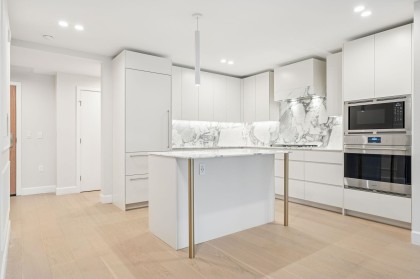 Photo 3 at 304 - 3668 W 10th Avenue, Kitsilano, Vancouver West