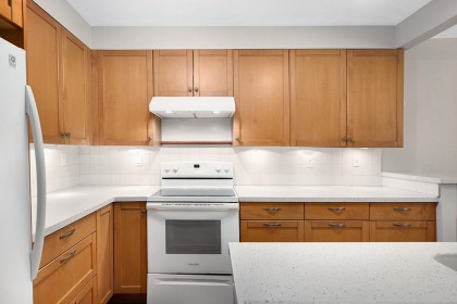Photo 9 at 309 - 4101 Yew Street, Quilchena, Vancouver West