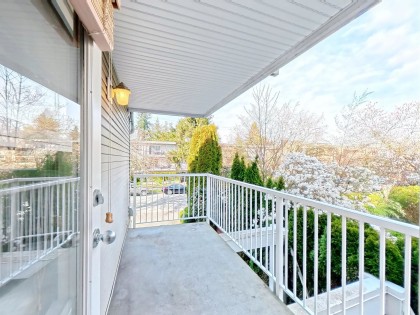 Photo 13 at 201 - 1868 W 8th Avenue, Kitsilano, Vancouver West