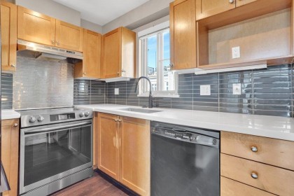 Photo 5 at 26 - 2375 W Broadway, Kitsilano, Vancouver West