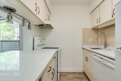 Photo 12 at 212 - 3275 Mountain Highway, Lynn Valley, North Vancouver