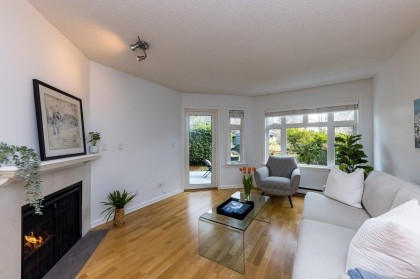 Photo 2 at 201 - 2800 Chesterfield Avenue, Upper Lonsdale, North Vancouver