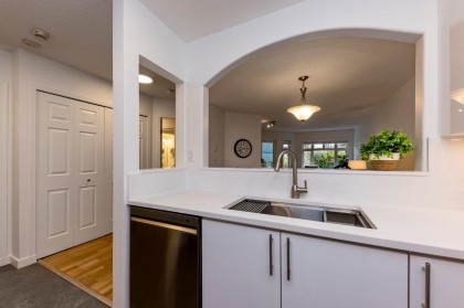 Photo 11 at 201 - 2800 Chesterfield Avenue, Upper Lonsdale, North Vancouver
