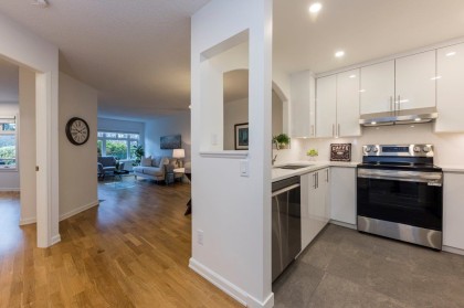 Photo 8 at 201 - 2800 Chesterfield Avenue, Upper Lonsdale, North Vancouver