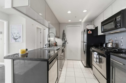 Photo 12 at 908 - 1408 Strathmore Mews, Yaletown, Vancouver West