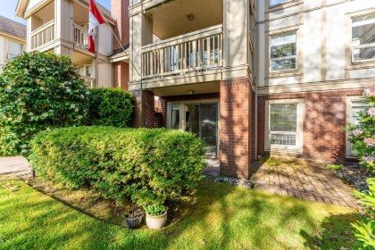 Photo 2 at 101 - 843 22nd Street, Dundarave, West Vancouver