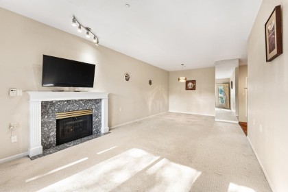 Photo 9 at 101 - 843 22nd Street, Dundarave, West Vancouver
