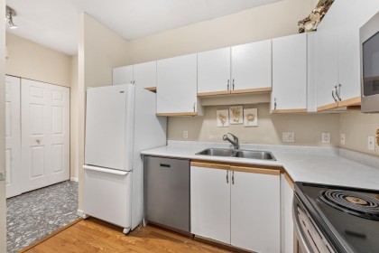 Photo 11 at 101 - 843 22nd Street, Dundarave, West Vancouver