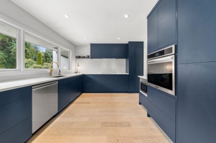 Photo 3 at 675 Burley Drive, Cedardale, West Vancouver