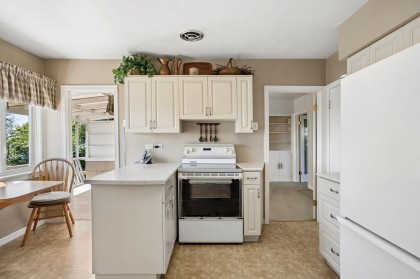 Photo 10 at 657 E Keith Road, Queensbury, North Vancouver
