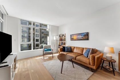 Photo 3 at 403 - 2780 Valley Centre Avenue, Lynn Valley, North Vancouver