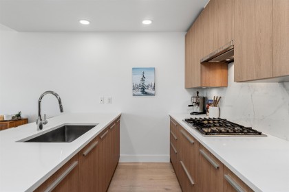Photo 8 at 403 - 2780 Valley Centre Avenue, Lynn Valley, North Vancouver