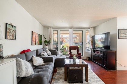 Photo 4 at 207 - 223 Mountain Highway, Lynnmour, North Vancouver