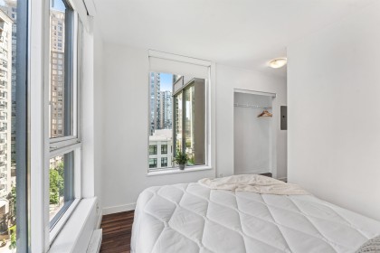 Photo 13 at 1002 - 1010 Richards Street, Yaletown, Vancouver West