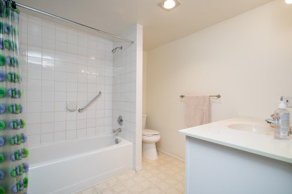 Photo 9 at 111 - 1777 West 13th Avenue, Fairview VW, Vancouver West