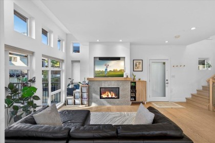 Photo 3 at 2 - 252 E 19th Street, Central Lonsdale, North Vancouver
