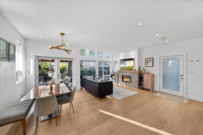 Photo 4 at 2 - 252 E 19th Street, Central Lonsdale, North Vancouver