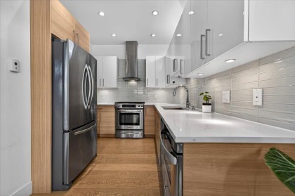 Photo 8 at 2 - 252 E 19th Street, Central Lonsdale, North Vancouver