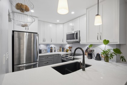 Photo 3 at 202 - 3187 Mountain Highway, Lynn Valley, North Vancouver