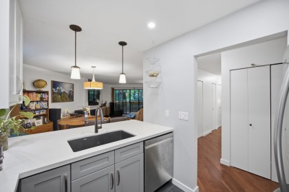 Photo 4 at 202 - 3187 Mountain Highway, Lynn Valley, North Vancouver