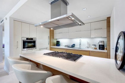 Photo 6 at 305 - 8 Smithe Mews, Yaletown, Vancouver West