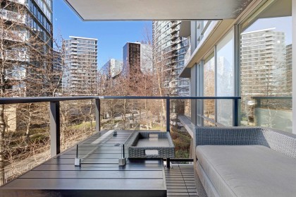 Photo 13 at 305 - 8 Smithe Mews, Yaletown, Vancouver West