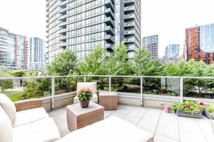 Photo 12 at 305 - 8 Smithe Mews, Yaletown, Vancouver West