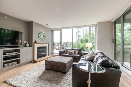 Photo 10 at 305 - 8 Smithe Mews, Yaletown, Vancouver West