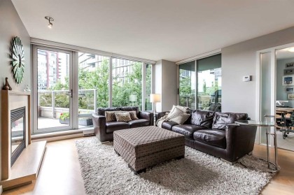 Photo 4 at 305 - 8 Smithe Mews, Yaletown, Vancouver West