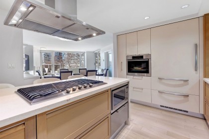 Photo 8 at 305 - 8 Smithe Mews, Yaletown, Vancouver West