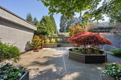 Photo 2 at 1098 Linnae Avenue, Canyon Heights NV, North Vancouver