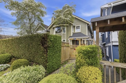 Photo 2 at 31 W 15th Avenue, Mount Pleasant VW, Vancouver West