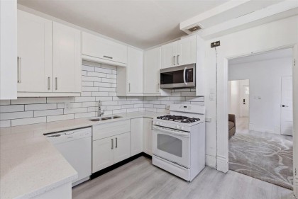 Photo 4 at 14 W 14th Avenue, Mount Pleasant VW, Vancouver West