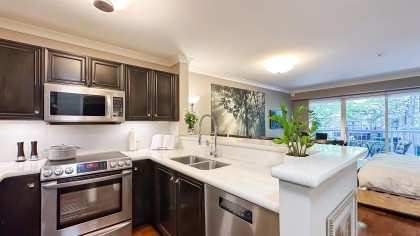 Photo 4 at 204 - 2628 Yew Street, Kitsilano, Vancouver West