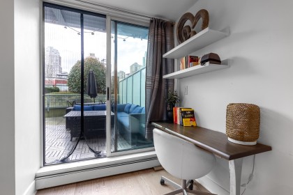 Photo 5 at 308 - 1008 Cambie Street, Yaletown, Vancouver West