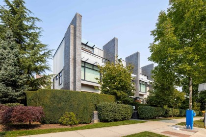 Photo 1 at 979 W 46th Avenue, Oakridge VW, Vancouver West