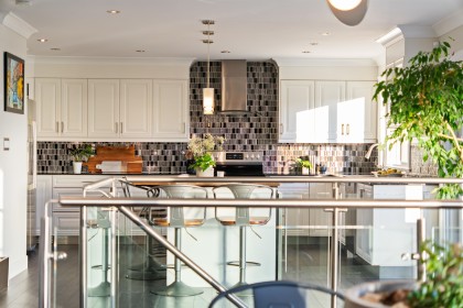 Photo 3 at 906 Strathaven Drive, Windsor Park NV, North Vancouver