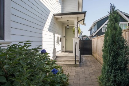 Photo 3 at 341 E 13th Street, Central Lonsdale, North Vancouver