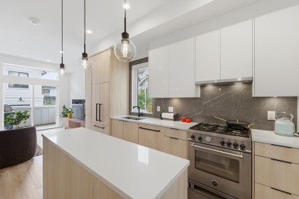 Photo 10 at 13 - 237 Ridgeway Avenue, Lower Lonsdale, North Vancouver