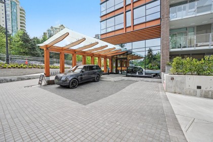 Photo 1 at 414 - 423 6th Street, Park Royal, West Vancouver