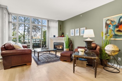 Photo 1 at 1053 Marinaside Crescent, Yaletown, Vancouver West