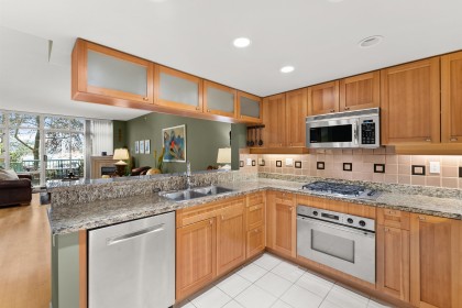 Photo 14 at 1053 Marinaside Crescent, Yaletown, Vancouver West