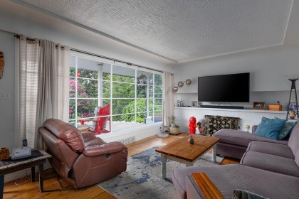 Photo 3 at 322 E 25th Street, Upper Lonsdale, North Vancouver