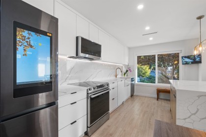 Photo 9 at 3812 Dalkeith Drive, Upper Lonsdale, North Vancouver